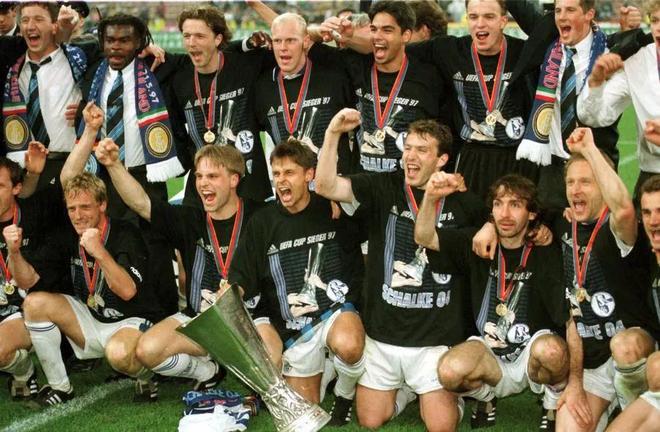 包含沙尔克战平国际米兰，憾失胜机的词条