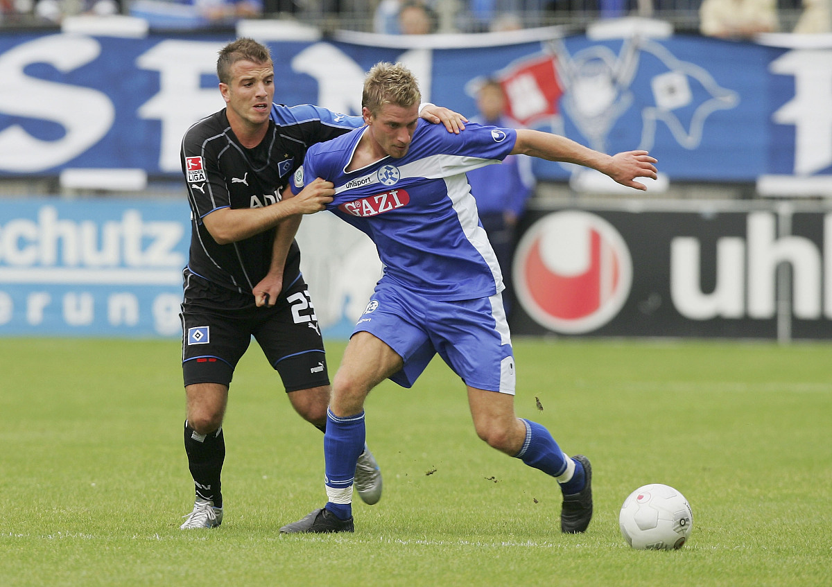 瓦伦西亚客场大胜比利亚雷亚尔，实现反弹