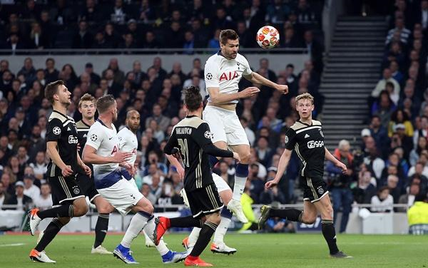 开运体育在线-阿贾克斯客场击败皇马，晋级悬念未解的简单介绍