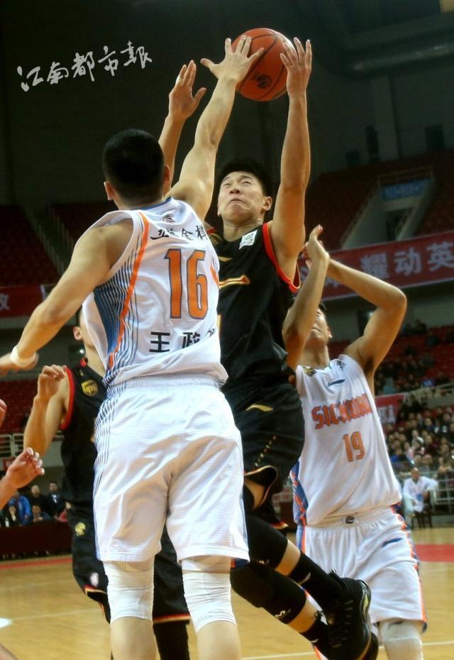 开运体育在线登录-江西男篮击败对手，取得胜利！