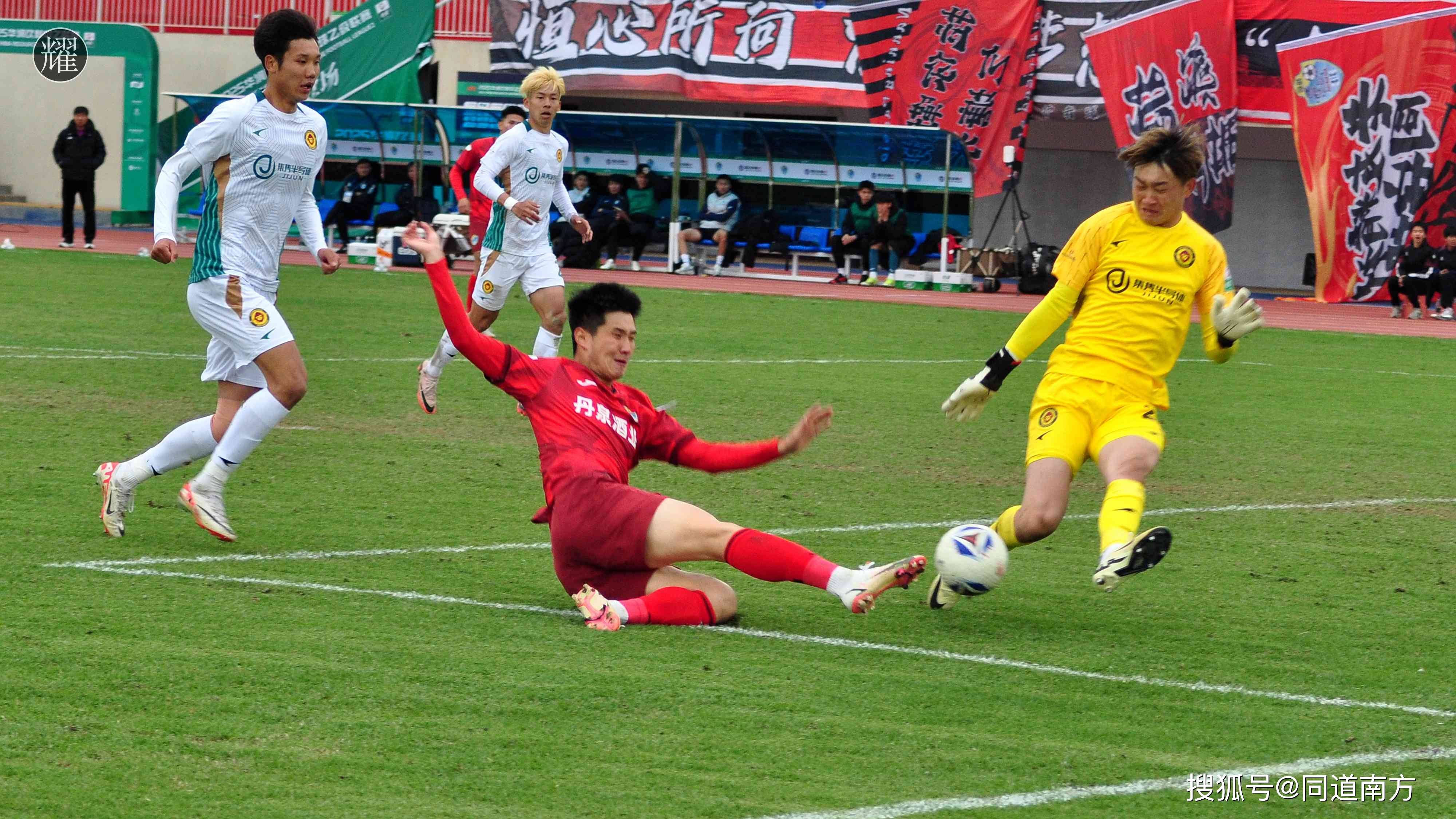 竞技大赛！国内足球球队斗志高昂