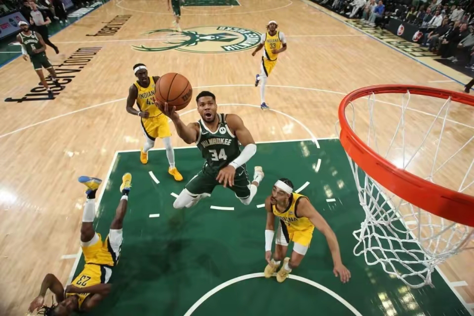 NBA季后赛雄鹿战胜猛龙